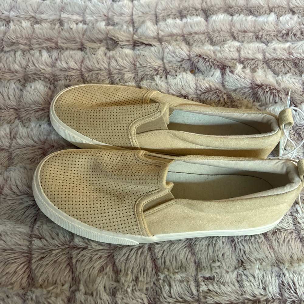 Cat & Jack Casual Beige Slip-On Sneakers size 4 - Picture 6 of 6